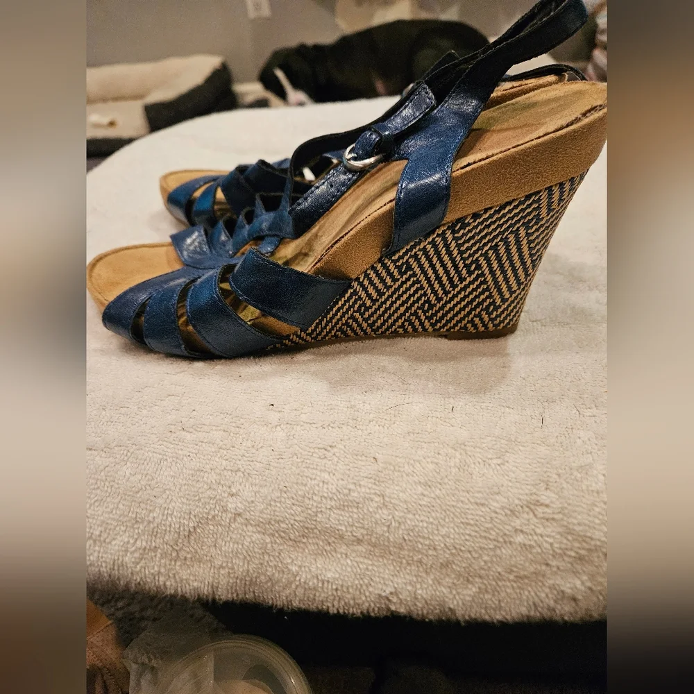 AEROSOLES WEDGE HEELS